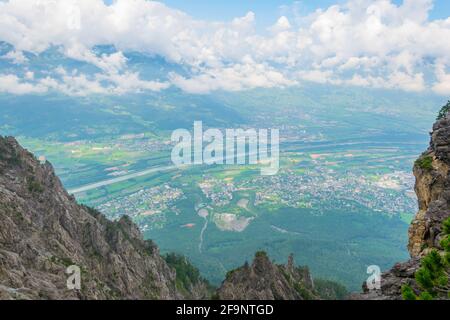 vista aerea del liechtenstein dal percorso escursionistico furstensteig. Foto Stock