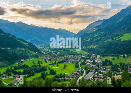 Veduta aerea della città austriaca di Bad Gastein Foto Stock