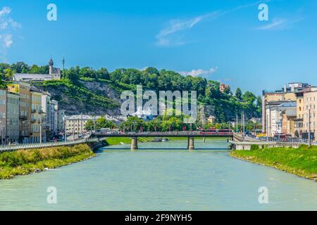 Vista sul fiume Salzach a Salisburgo, Austria. Foto Stock