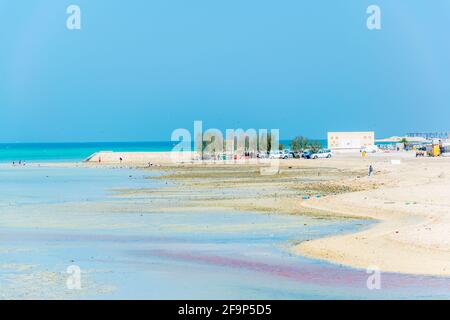 Vista del museo del complesso del forte Bahrain con Il forte di Qall'at al Bahrain che fa parte dell'UNESCO Patrimonio dell'umanità Foto Stock