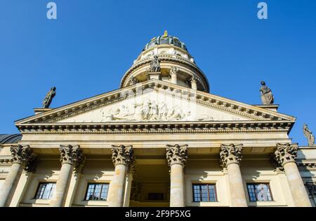 vista dettagliata di deutscher dom - nuova chiesa situata su gendermenmarkt a berlino. Foto Stock