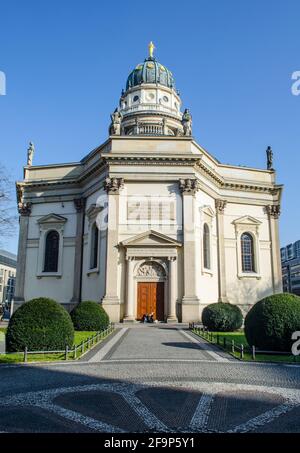 vista dettagliata di deutscher dom - nuova chiesa situata su gendermenmarkt a berlino. Foto Stock