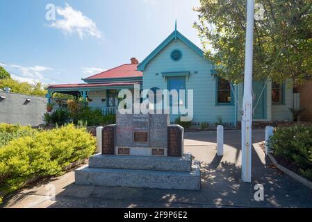 Il monumento di guerra di Pambula, costruito nel 1935, si trova a sud del nuovo Galles del Sud Coast of Australia commemora i militari che hanno combattuto durante la guerra mondiale uno e guerre da allora Foto Stock