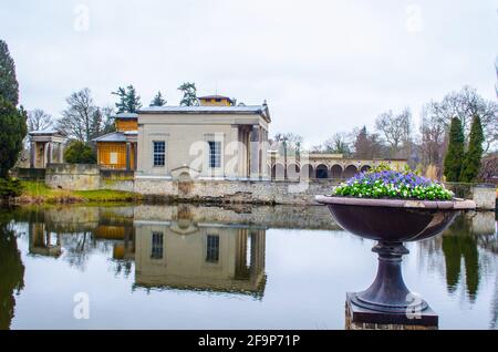 costruzione di bagni romani situati nel parco sanssouci a potsdam, germania. Foto Stock