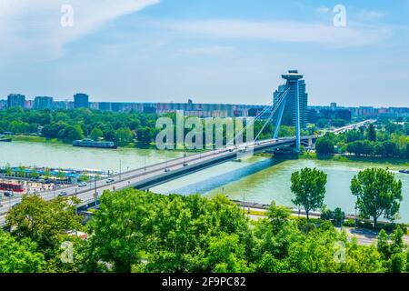 Vista aerea del ponte SNP a Bratislava, Slovacchia Foto Stock