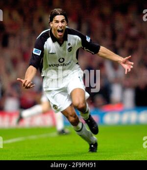 FA SHIELD BENEFICO AL MILLENNIUM STADIUM CARDIFF VAN NISTELROOY DOPO AVER SEGNATO Foto Stock