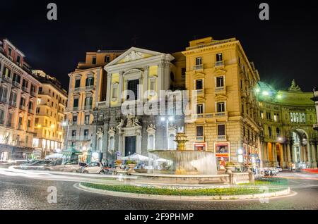 Vista notturna sul Teatro San Carlo in napoli italiana Foto Stock