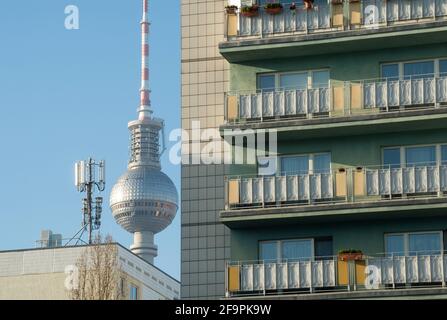 05.12.2019, Berlino, Berlino, Germania - Mitte - edifici residenziali nel centro di Berlino Est. 0CE191205D005CAROEX.JPG [VERSIONE DEL MODELLO: NON APPLICABILE Foto Stock