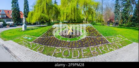 l'orologio dei fiori è uno dei simboli più importanti della città ceca podebrady. Foto Stock