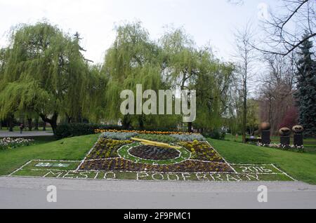 l'orologio dei fiori è uno dei simboli più importanti della città ceca podebrady. Foto Stock