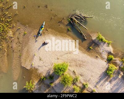 Foto aerea di barre di ghiaia sul fiume Drava Foto Stock