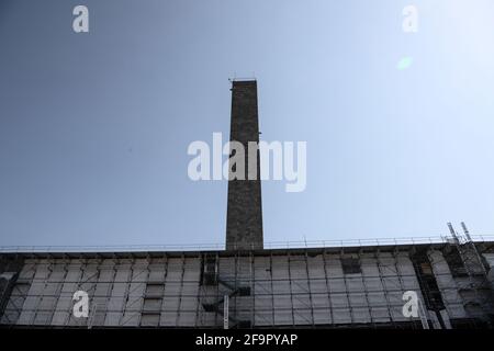 Berlino, Germania. 20 Apr 2021. Il Maifeldtribüne sotto il campanile è impalcato. La struttura storica è in fase di ristrutturazione e ristrutturazione. Credit: Paul Zinken/dpa-Zentralbild/dpa/Alamy Live News Foto Stock