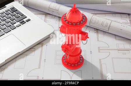 Fire hydrant colore rosso e un computer portatile su Blueprint disegni sfondo. Progettazione di servizi pubblici urbani, impianto antincendio, motore antincendio Foto Stock