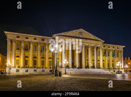 Vista notturna del Palazzo Barbieri - il municipio di Verona Foto Stock