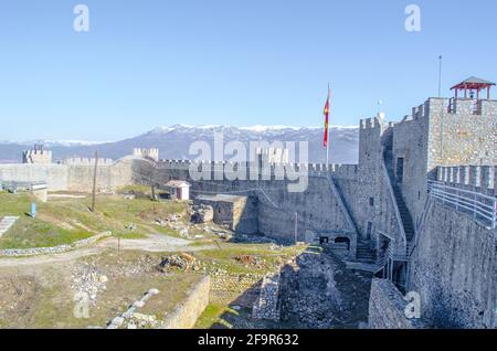 la fortezza di tzar samuel è dominante della città macedone, patrimonio dell'umanità dell'unesco, ohrid e offre una splendida vista sulla zona circostante. Foto Stock