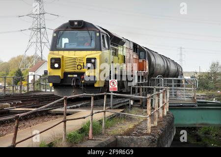 Colas Rail Freight Classe 70 loco 70810 trasporto della 1005 Colas Ribble Rail a Lindsey Oil Refinery Service sul canale Stainforth & Keadby: 20/4/21. Foto Stock