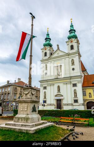 Chiesa dominicana sulla piazza Szechenyi nella città di Sopron, Ungheria Foto Stock