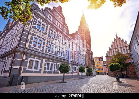 Ansbach. Città vecchia di Ansbach pittoresca piazza e la chiesa vista, Baviera regione della Germania Foto Stock