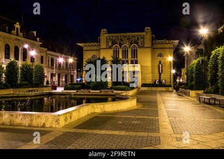 Teatro Petofi nella città ungherese di Sopron durante la notte Foto Stock