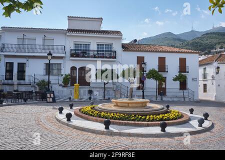 Plaza de España (piazza della Spagna), Benalmadena Pueblo, provincia di Malaga, Andalusia, Spagna. Foto Stock