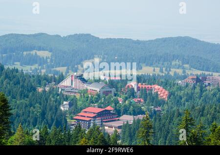vista aerea della località di poiana brasov durante l'estate. Foto Stock