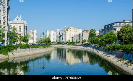 fiume dambovita a bucarest Foto Stock