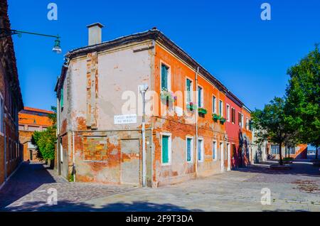 vista su una stradina dell'isola di murano vicino a venezia Foto Stock