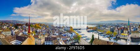 vista aerea di zurigo dalla cima del grossmunster chiesa Foto Stock