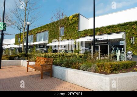 Living Wall, centro outlet Ashford, McArthur glen, Ashford, Kent, Regno Unito Foto Stock