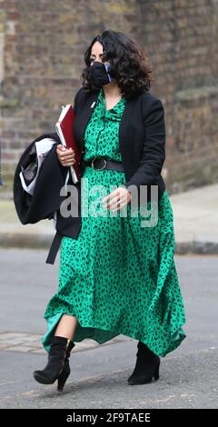 Londra, Inghilterra, Regno Unito. 20 Apr 2021. Direttore medico delle cure primarie per NHS Inghilterra. NIKKI KANANI è visto a Downing Street prima della conferenza stampa con il primo ministro Boris Johnson. Credit: Tayfun Salci/ZUMA Wire/Alamy Live News Foto Stock