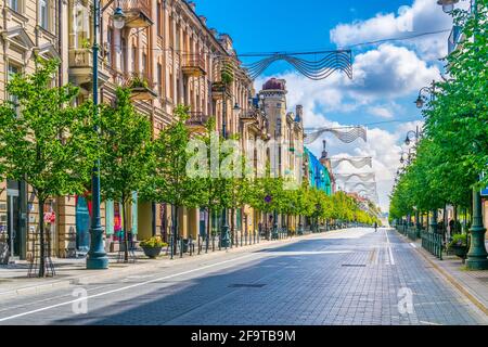 Gedimino Prospektas (Gediminas Avenue) è la strada principale di Vilnius, Lituania Foto Stock