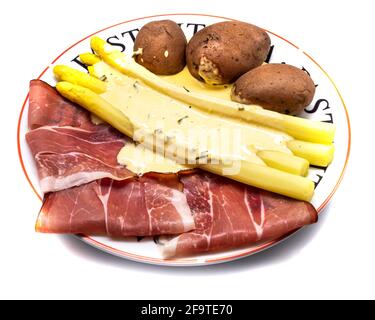 Gli asparagi freschi vengono serviti con prosciutto e patate lolandaise Foto Stock