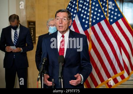 Washington, Stati Uniti d'America. 20 Apr 2021. Il senatore degli Stati Uniti John Barrasso (Repubblicano del Wyoming) offre osservazioni in seguito al pranzo repubblicano del Senato Russell edificio dell'ufficio del Senato a Washington, DC, martedì 20 aprile 2021. Credit: Rod Lamkey/CNP/Sipa USA Credit: Sipa USA/Alamy Live News Foto Stock