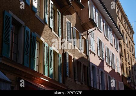 Case cittadine nel centro storico di Vevey, Svizzera Foto Stock