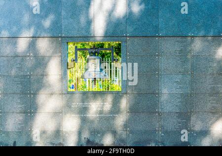 Vista di un muro di vittime della rivolta di Varsavia all'interno del museo dedicato a questo evento, la Polonia. Foto Stock