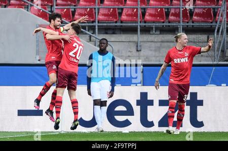 Città di Koln Koeln, Germania. 2021 Apr 04. Firo: 20/2021/20 Calcio: Calcio: 1. Bundesliga stagione 2020/21 FC Colonia Koeln - RB Leipzig 2: 1 goal, giubilazione, da sinistra a destra goalschuetze Jonas Hector, Elvis Rexhbecaj, Marius Wolf (Koeln) Credit: Leonie Horky/Witters/POOL/via firosportphoto | usage worldwide/dpa/Alamy Live News Foto Stock