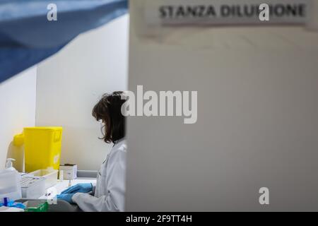 Preparazione del vaccino anti-Covid19 Pfizer Foto Stock