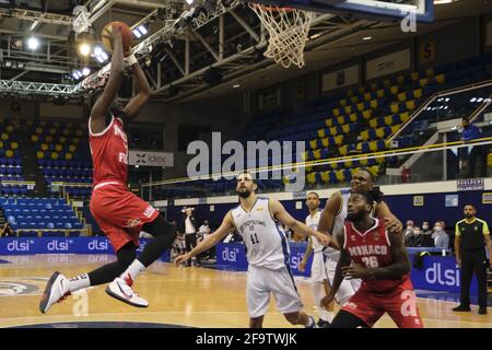 Levallois, Hauts de Seine, Francia. 20 Apr 2021. DEE BOST punta guardia di Monaco in azione durante il campionato francese di basket Jeep Elite tra Levallois e Monaco allo stadio Marcel Cerdant - Levallois France.Monaco ha vinto 85:78 Credit: Pierre Stevenin/ZUMA Wire/Alamy Live News Foto Stock