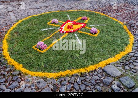 Particolare del tappeto di Pasqua decorativo a Antigua Città del Guatemala, Guatemala. Foto Stock