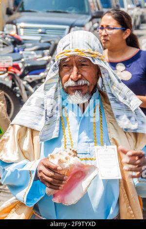 ANTIGUA, GUATEMALA - 27 MARZO 2016: Partecipanti alla processione della domenica di Pasqua ad Antigua, Città del Guatemala. Foto Stock