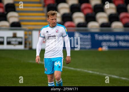 Newport, Regno Unito. 20 Apr 2021. Josh Wright di Crawley Town in azione . EFL football League Two match, Newport County contro Crawley Town alla Rodney Parade di Newport, Galles, martedì 20 aprile 2021. Questa immagine può essere utilizzata solo per scopi editoriali. Solo per uso editoriale, è richiesta una licenza per uso commerciale. Nessun utilizzo nelle scommesse, nei giochi o nelle pubblicazioni di un singolo club/campionato/giocatore. pic by Lewis Mitchell/Andrew Orchard sports photography/Alamy Live news Credit: Andrew Orchard sports photography/Alamy Live News Foto Stock