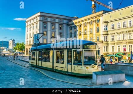 LINZ, AUSTRIA, 30 LUGLIO 2016: Vista del postlingbergbahn che trasporta le persone tra la hauptplatz e la collina del postlingberg nella città austriaca L. Foto Stock