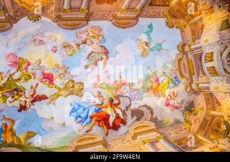 MELK, AUSTRIA, 16 MAGGIO 2015: Pittura a soffitto nell'abbazia di Melk a Melk, Austria. La chiesa abbaziale è considerata una delle più belle d'Austria, costruita i Foto Stock