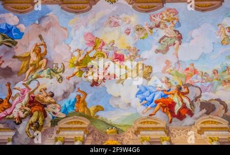 MELK, AUSTRIA, 16 MAGGIO 2015: Pittura a soffitto nell'abbazia di Melk a Melk, Austria. La chiesa abbaziale è considerata una delle più belle d'Austria, costruita i Foto Stock