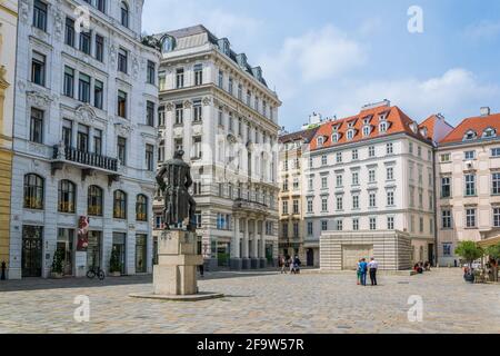 VIENNA, AUSTRIA, GIUGNO 2016: Vista sulla piazza Judenplatz nel centro di Vienna, Austria. Foto Stock