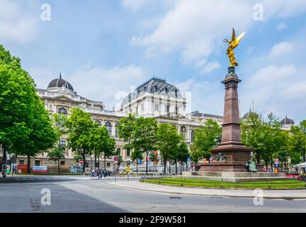 VIENNA, AUSTRIA, GIUGNO 2016: Veduta dell'Università di Vienna (Università di Vienna) con il memoriale di Liebenberg in Austria. Foto Stock