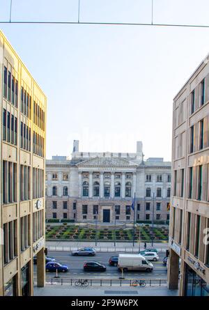 BERLINO, GERMANIA, 12 MARZO 2015: Vista del bundesrat a berlino, dal grande centro commerciale situato sul lato opposto della strada. Foto Stock