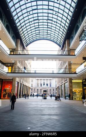BERLINO, GERMANIA, 12 MARZO 2015: Vista del bundesrat a berlino, dal grande centro commerciale situato sul lato opposto della strada. Foto Stock