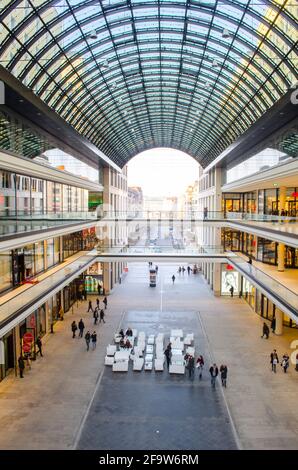 BERLINO, GERMANIA, 12 MARZO 2015: Vista del bundesrat a berlino, dal grande centro commerciale situato sul lato opposto della strada. Foto Stock