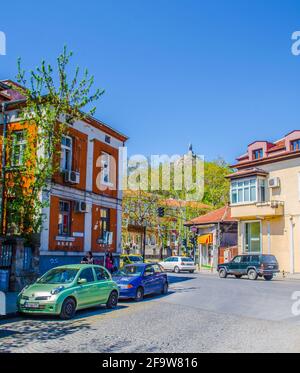 PLOVDIV, BULGARIA, 7 APRILE 2015: La città bulgara di plovdiv è famosa per le sue antiche rovine, la storica città vecchia e i pittoreschi monumenti, come aly Foto Stock